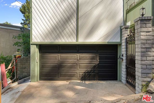 8506 Oak Court, Los Angeles, CA 90046