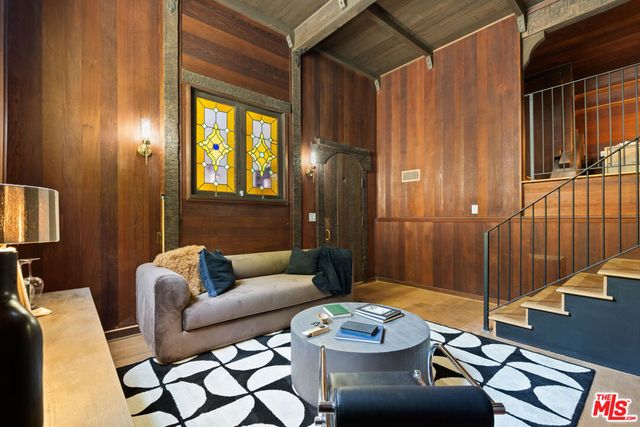8506 Oak Court, Los Angeles, CA 90046