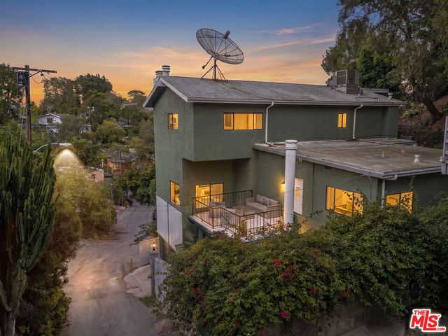 8506 Oak Court, Los Angeles, CA 90046