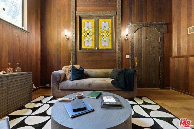 8506 Oak Court, Los Angeles, CA 90046