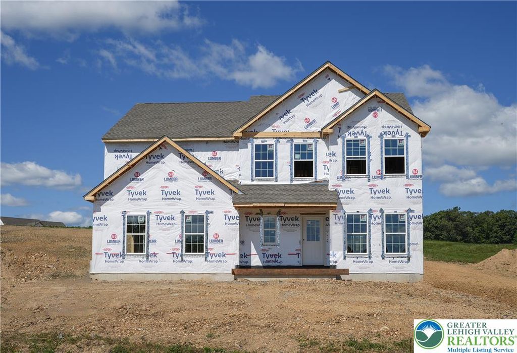 3421 George Street 32, North Whitehall Twp, PA 18078