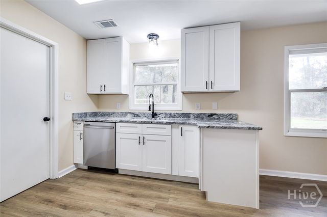 225 Wallace Circle, Bloomingdale, GA 31302