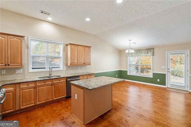 1943 Jameson Circle, Lawrenceville, GA 30043