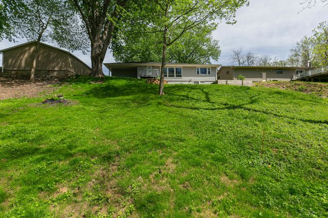 112 Cliff Drive, Carbon Cliff, IL 61239