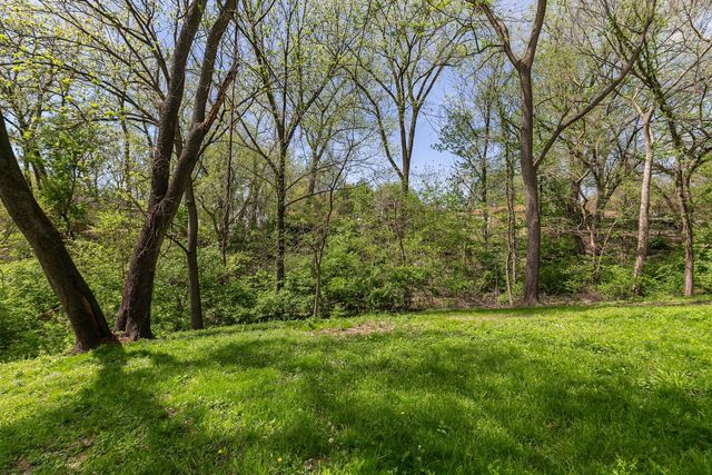 112 Cliff Drive, Carbon Cliff, IL 61239
