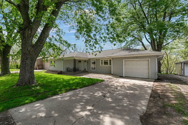 112 Cliff Drive, Carbon Cliff, IL 61239