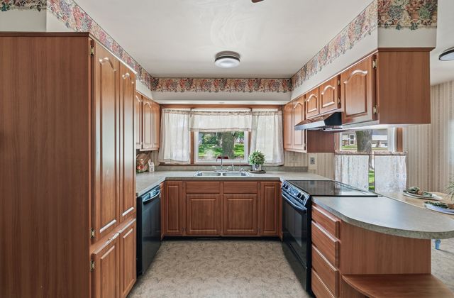 112 Cliff Drive, Carbon Cliff, IL 61239