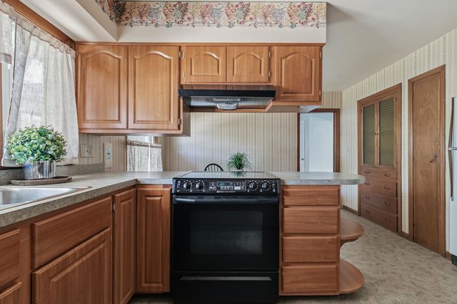 112 Cliff Drive, Carbon Cliff, IL 61239