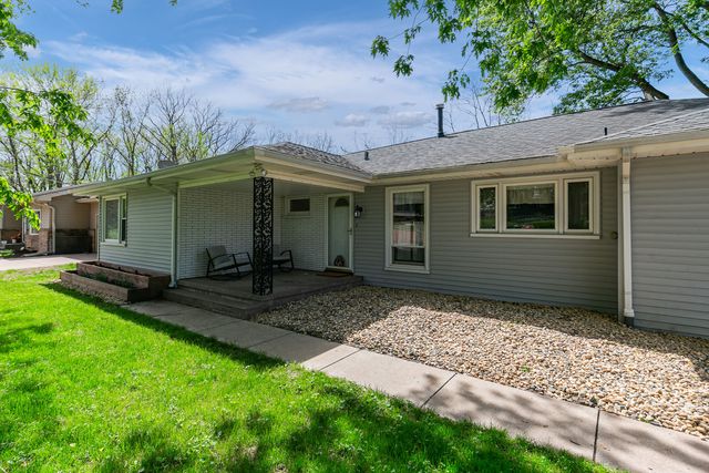 112 Cliff Drive, Carbon Cliff, IL 61239