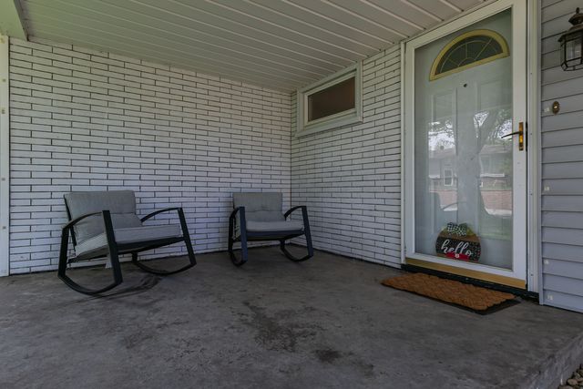 112 Cliff Drive, Carbon Cliff, IL 61239