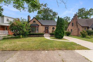 39 N 5th Avenue, Des Plaines, IL 60016