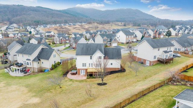 2324 Foxfield LN, Salem, VA 24153