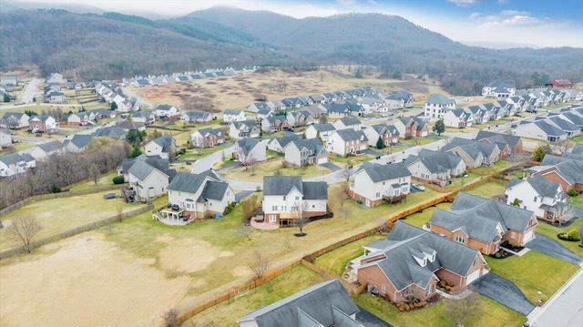 2324 Foxfield LN, Salem, VA 24153