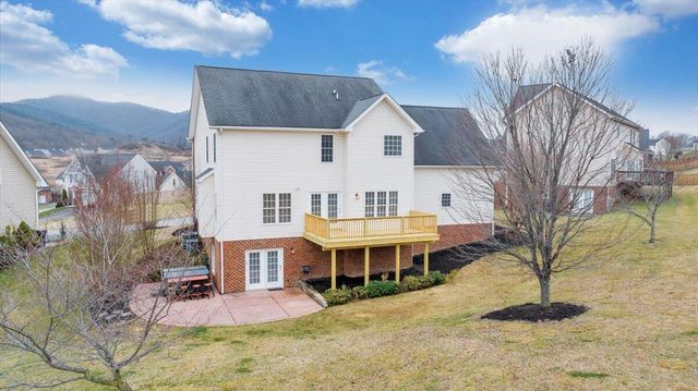 2324 Foxfield LN, Salem, VA 24153