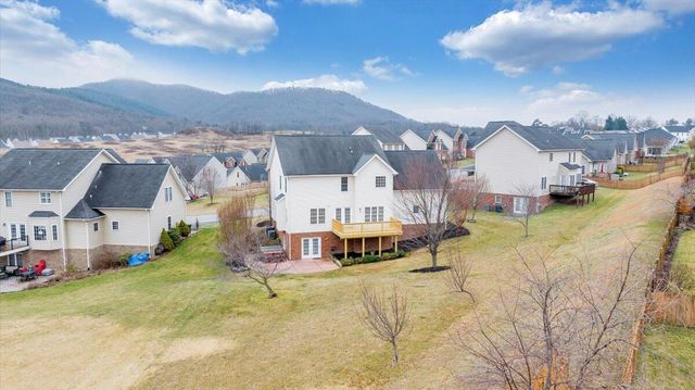2324 Foxfield LN, Salem, VA 24153