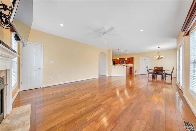2324 Foxfield LN, Salem, VA 24153
