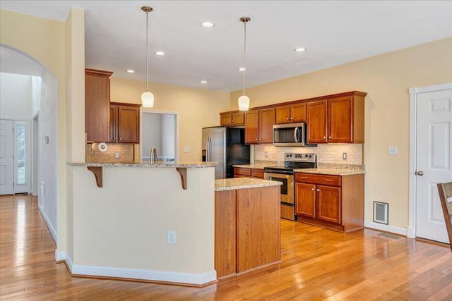 2324 Foxfield LN, Salem, VA 24153