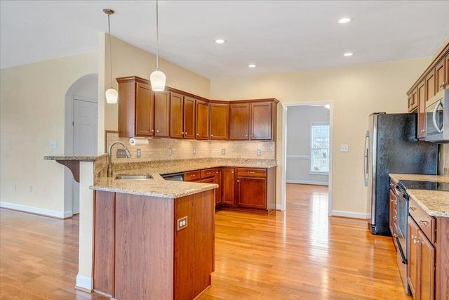 2324 Foxfield LN, Salem, VA 24153