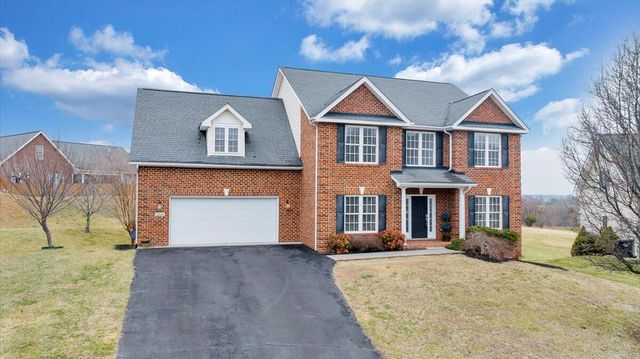 2324 Foxfield LN, Salem, VA 24153