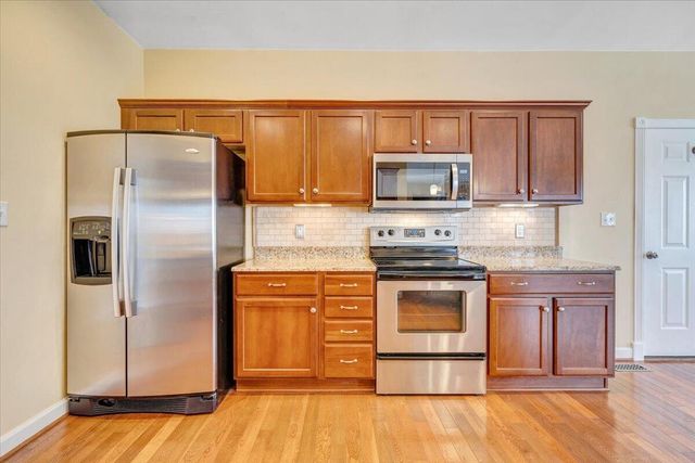 2324 Foxfield LN, Salem, VA 24153