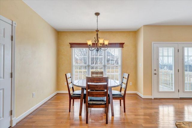 2324 Foxfield LN, Salem, VA 24153