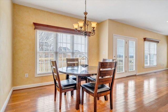 2324 Foxfield LN, Salem, VA 24153
