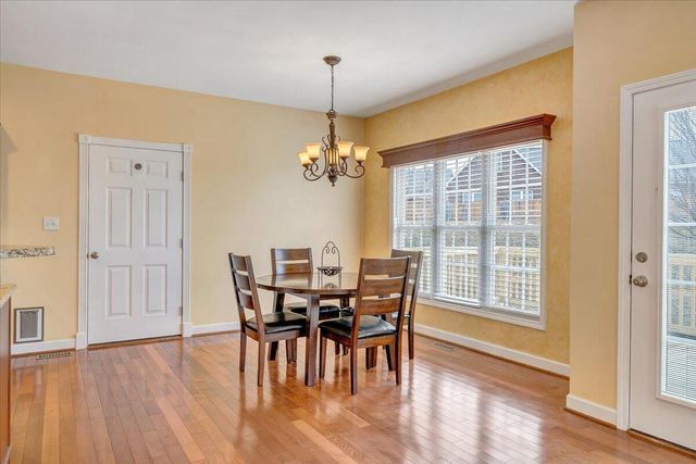 2324 Foxfield LN, Salem, VA 24153
