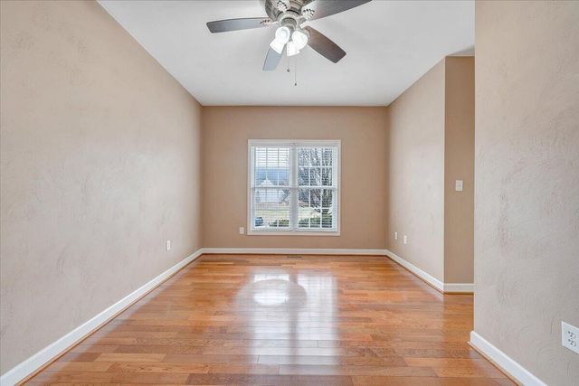 2324 Foxfield LN, Salem, VA 24153