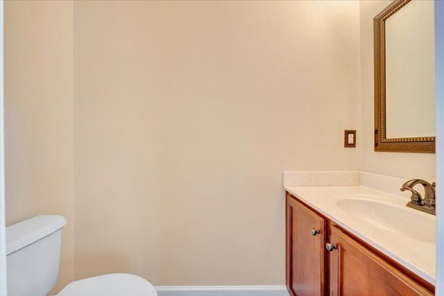 2324 Foxfield LN, Salem, VA 24153