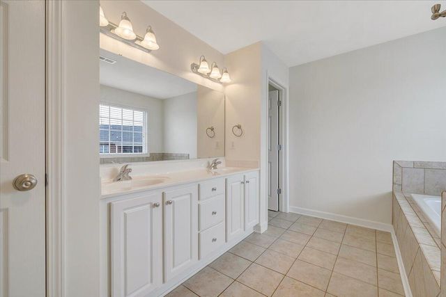 2324 Foxfield LN, Salem, VA 24153