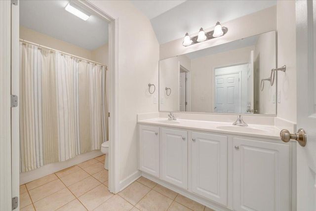 2324 Foxfield LN, Salem, VA 24153