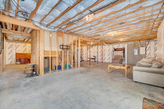 2324 Foxfield LN, Salem, VA 24153