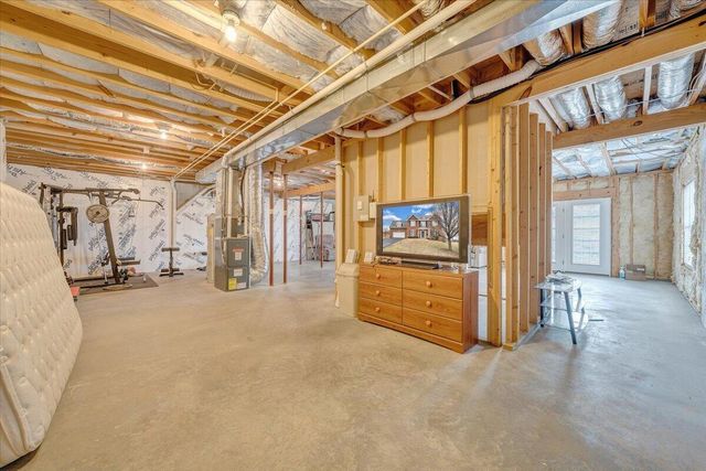 2324 Foxfield LN, Salem, VA 24153