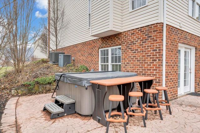 2324 Foxfield LN, Salem, VA 24153