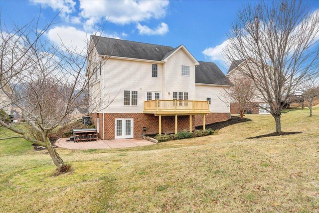 2324 Foxfield LN, Salem, VA 24153