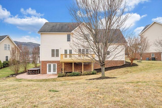 2324 Foxfield LN, Salem, VA 24153
