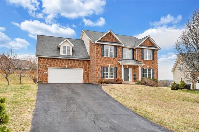 2324 Foxfield LN, Salem, VA 24153