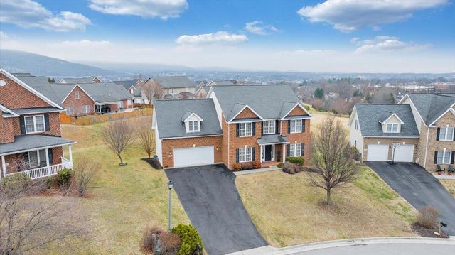 2324 Foxfield LN, Salem, VA 24153