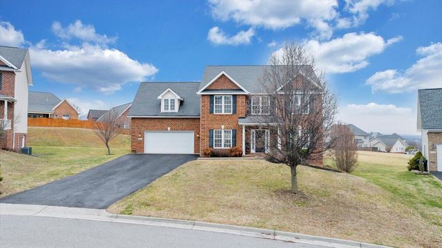 2324 Foxfield LN, Salem, VA 24153