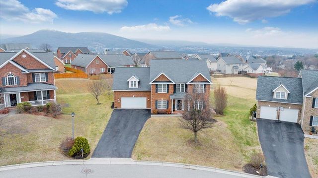 2324 Foxfield LN, Salem, VA 24153