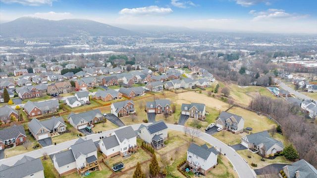 2324 Foxfield LN, Salem, VA 24153