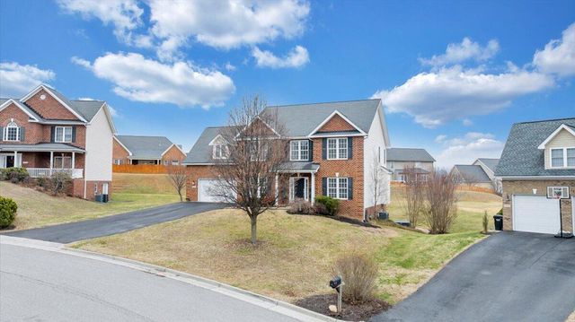 2324 Foxfield LN, Salem, VA 24153