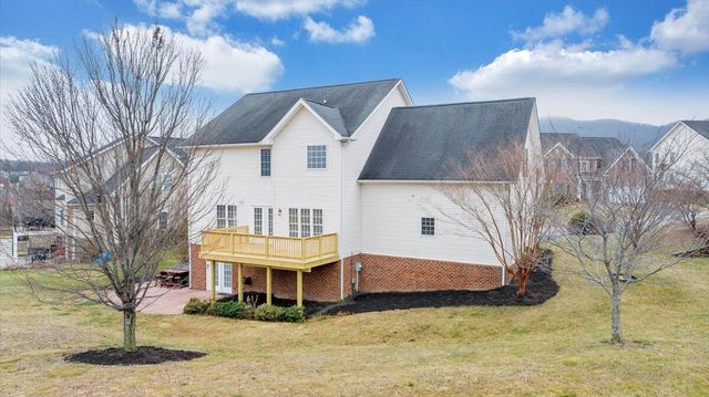 2324 Foxfield LN, Salem, VA 24153