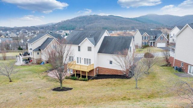 2324 Foxfield LN, Salem, VA 24153