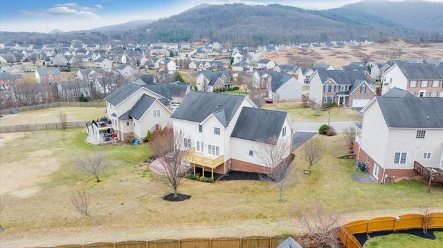 2324 Foxfield LN, Salem, VA 24153