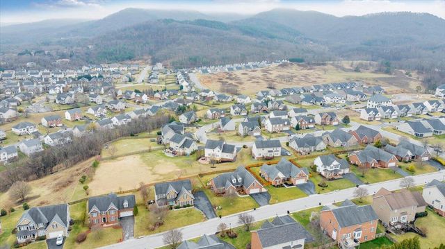 2324 Foxfield LN, Salem, VA 24153