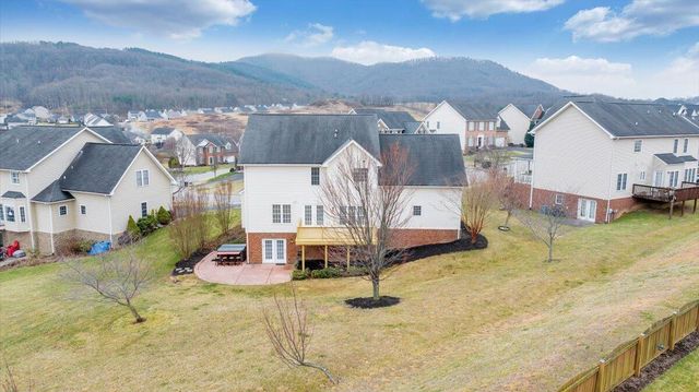 2324 Foxfield LN, Salem, VA 24153