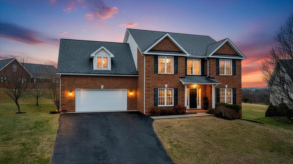 2324 Foxfield LN, Salem, VA 24153