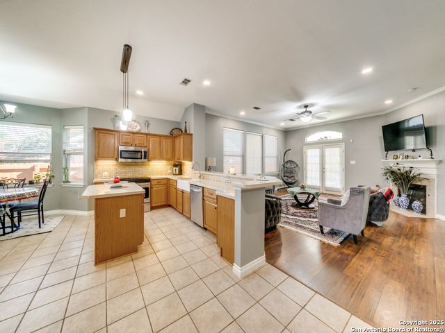 5918 Hart Field, San Antonio, TX 78249