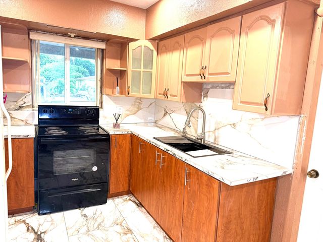 14725 NE 8th Avenue, Miami, FL 33161
